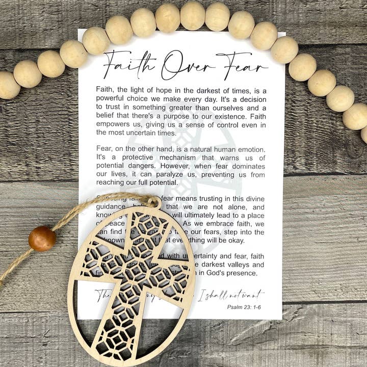 Montgomery and Claire - Wholesale Ornament - Geloof boven Angst Houten Kruis Ornament - Aanpasbaar Aandenken met Verhaalkaart