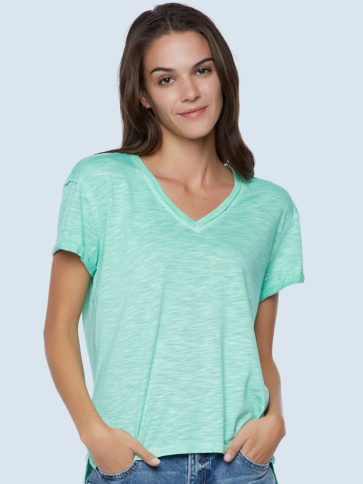 Camiseta BT Classic com gola V por atacado de Billy T