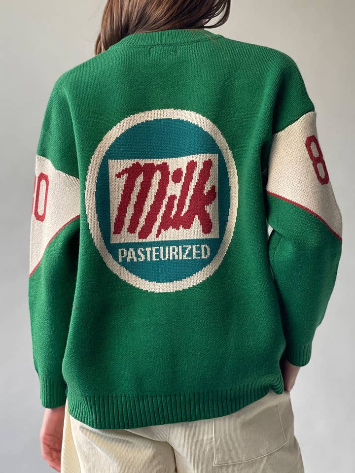 Cardigan Varsity in Latte per la vendita all'ingrosso da parte di Dessin Studio