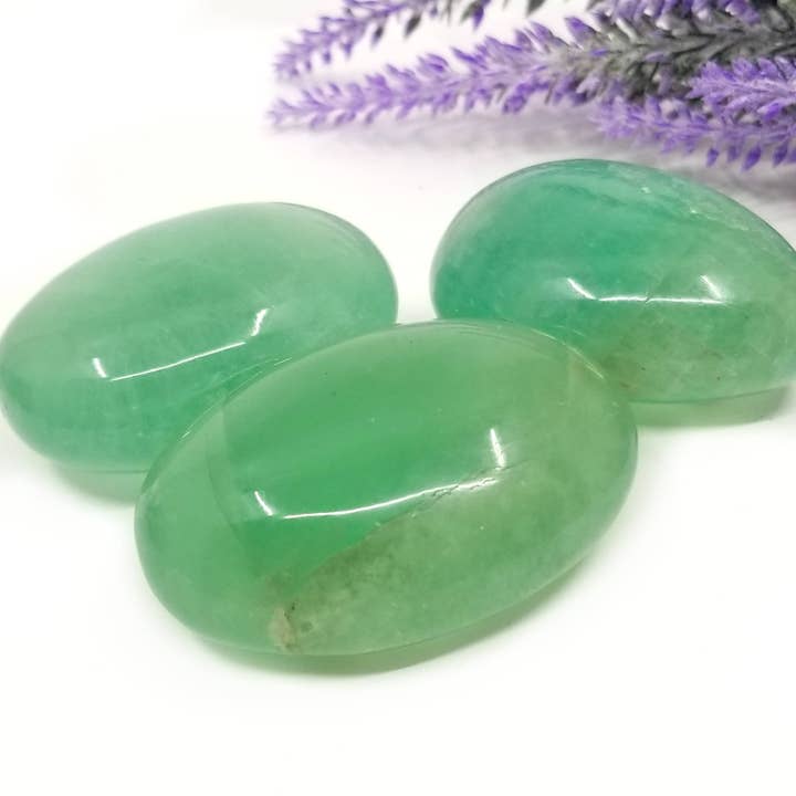 Fluorite Palmstone 1 kg for wholesale by Funky Stuff