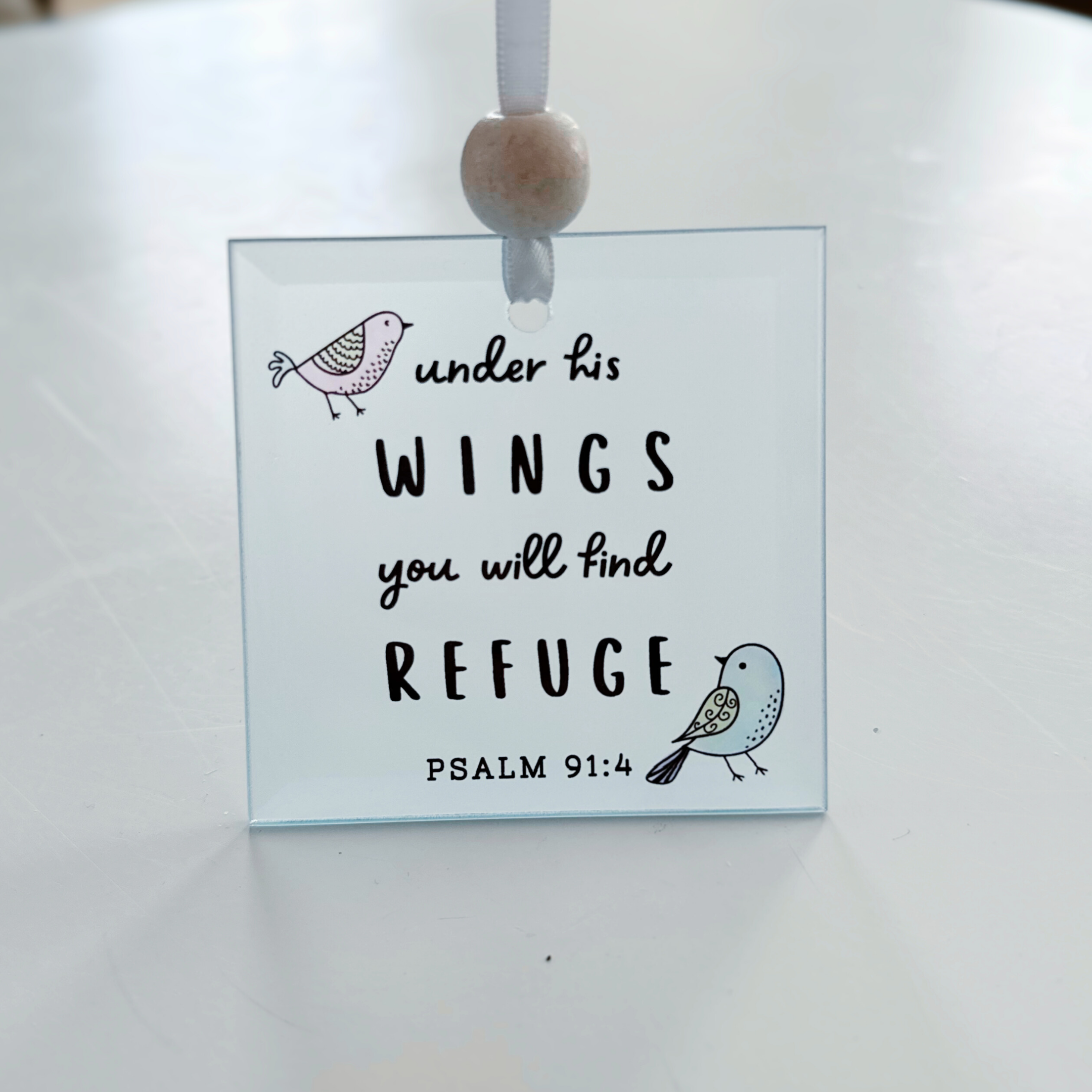 So Thoughtful Gifts - Vente Attrape-soleil - Breloque Scripture pour fenêtre - Psaume 91:4 | Suncatcher2