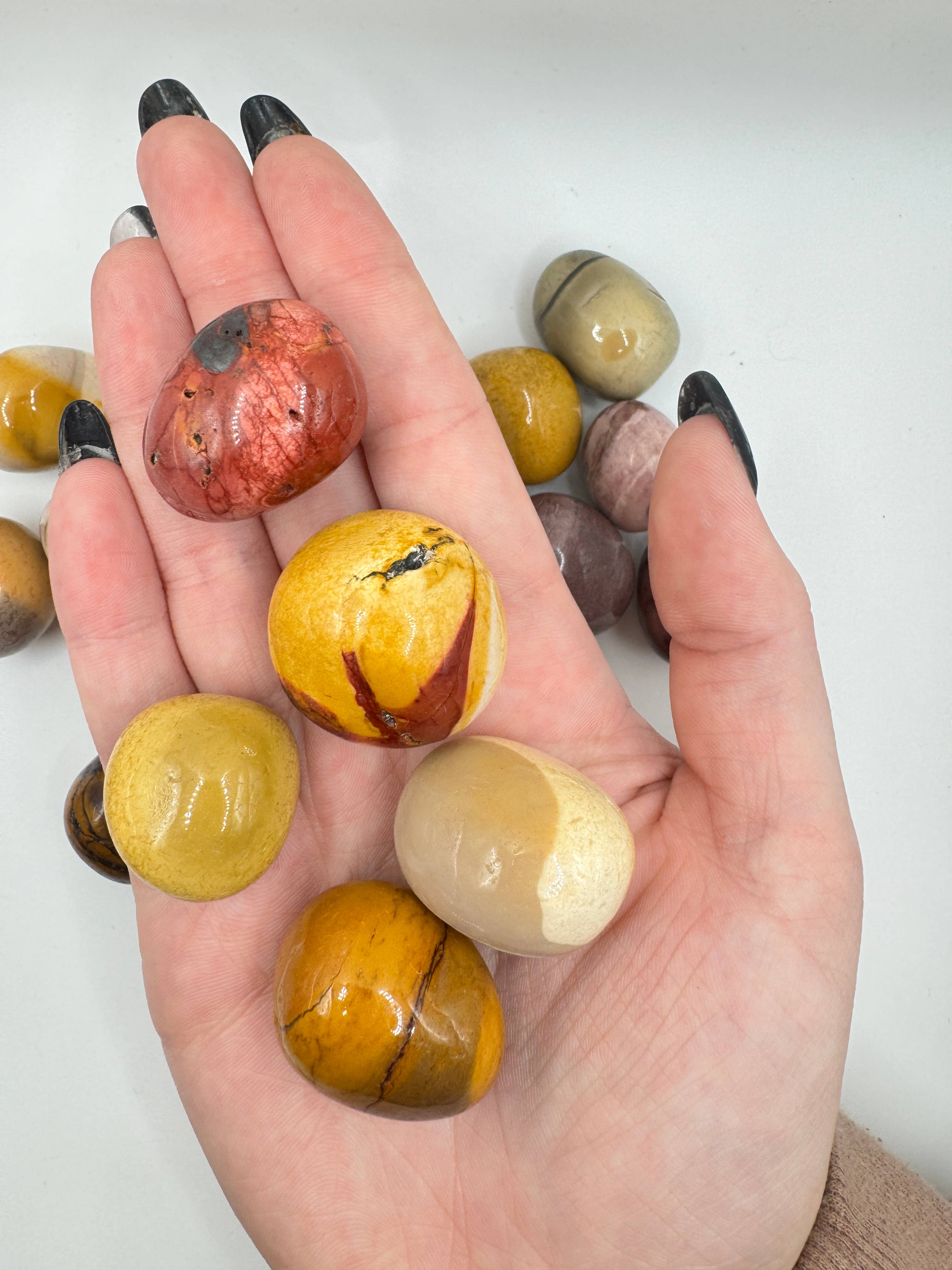 Oils and Auras – wholesale Andlig sten/kristall – Mookaite Crystal Tumble Stone1