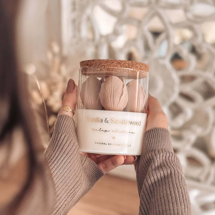 Tsuki Box - Wholesale Novelty Candle - Botanical Candle | Beige Tulips | Vanilla & Sandalwood 400g3