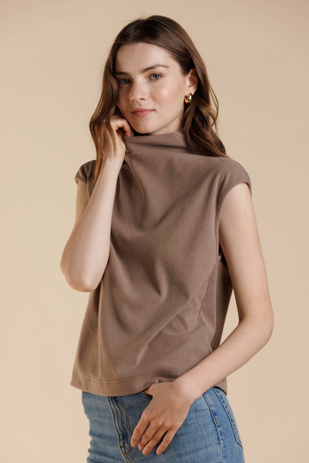 A & SHE – wholesale T-shirt – women's – Essential Soft Touch Brushed Knit Mock Neck Sleeveless Top1