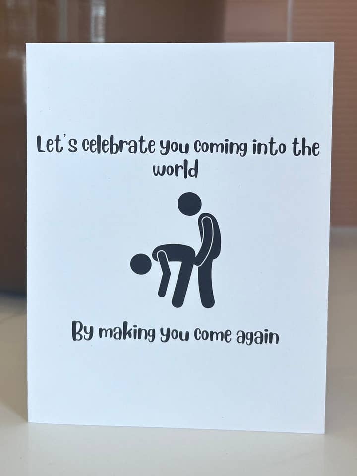 Kommer till världen | Roligt födelsedagskort för wholesale av Cheeky Ink