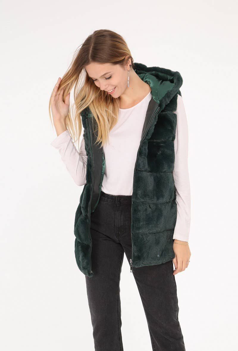 CHOKLATE PARIS – Großhandel Oberbekleidungsweste – Damen – Ärmellose Kunstpelzweste mit Kapuze - Y15611