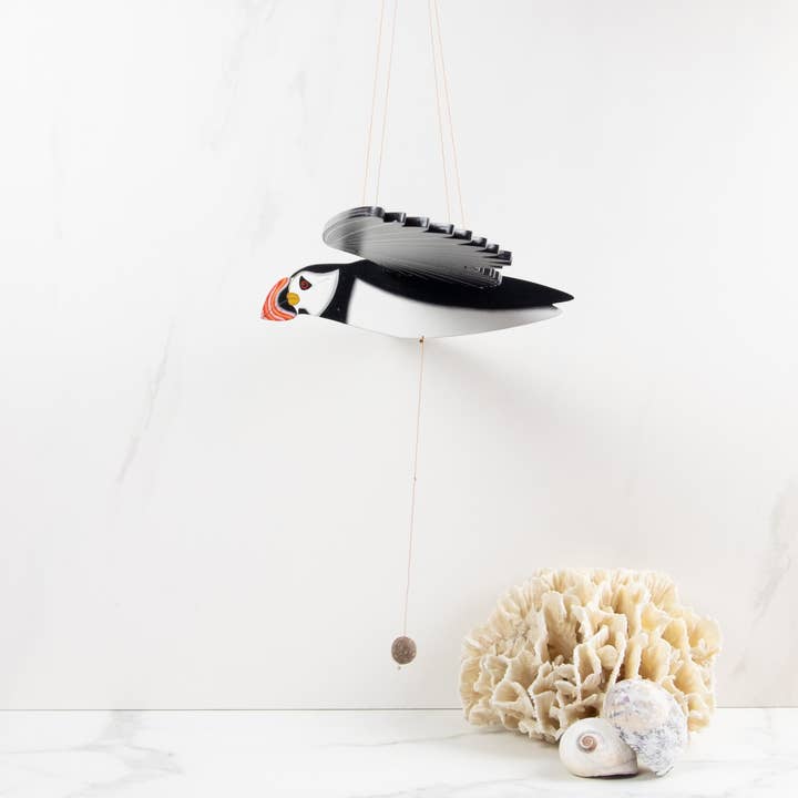 Tulia's Artisan Gallery – wholesale Mobil – Puffin flygande fågel mobil