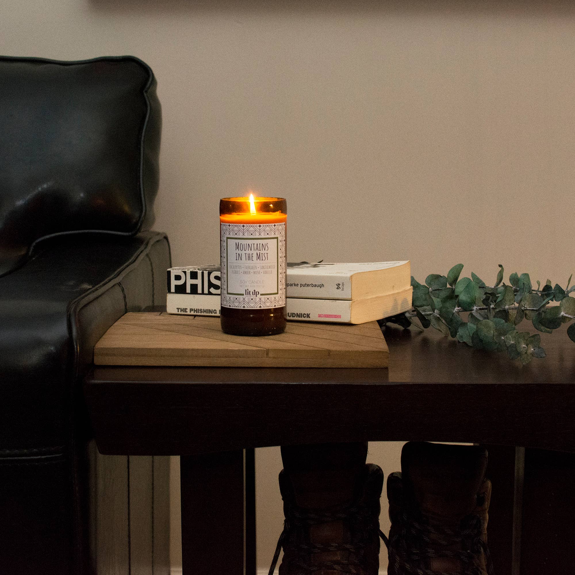 Lit Up Candle Co. – Großhandel Kerze im Glas / gefüllte Kerze – Mountains in the Mist 8 Unzen Sojakerzen in Bierflaschen4