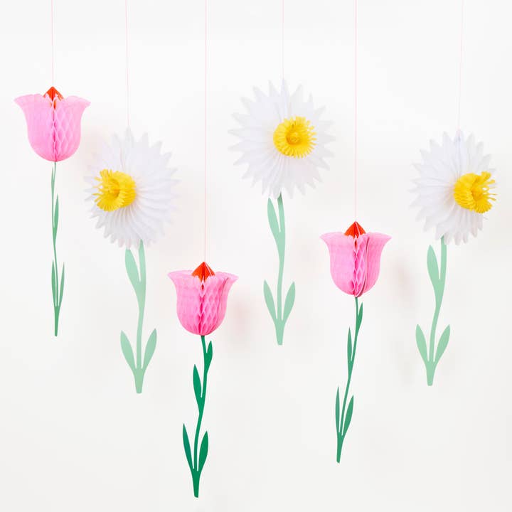 Décorations de fleurs en nid d'abeilles pour la vente par Meri Meri