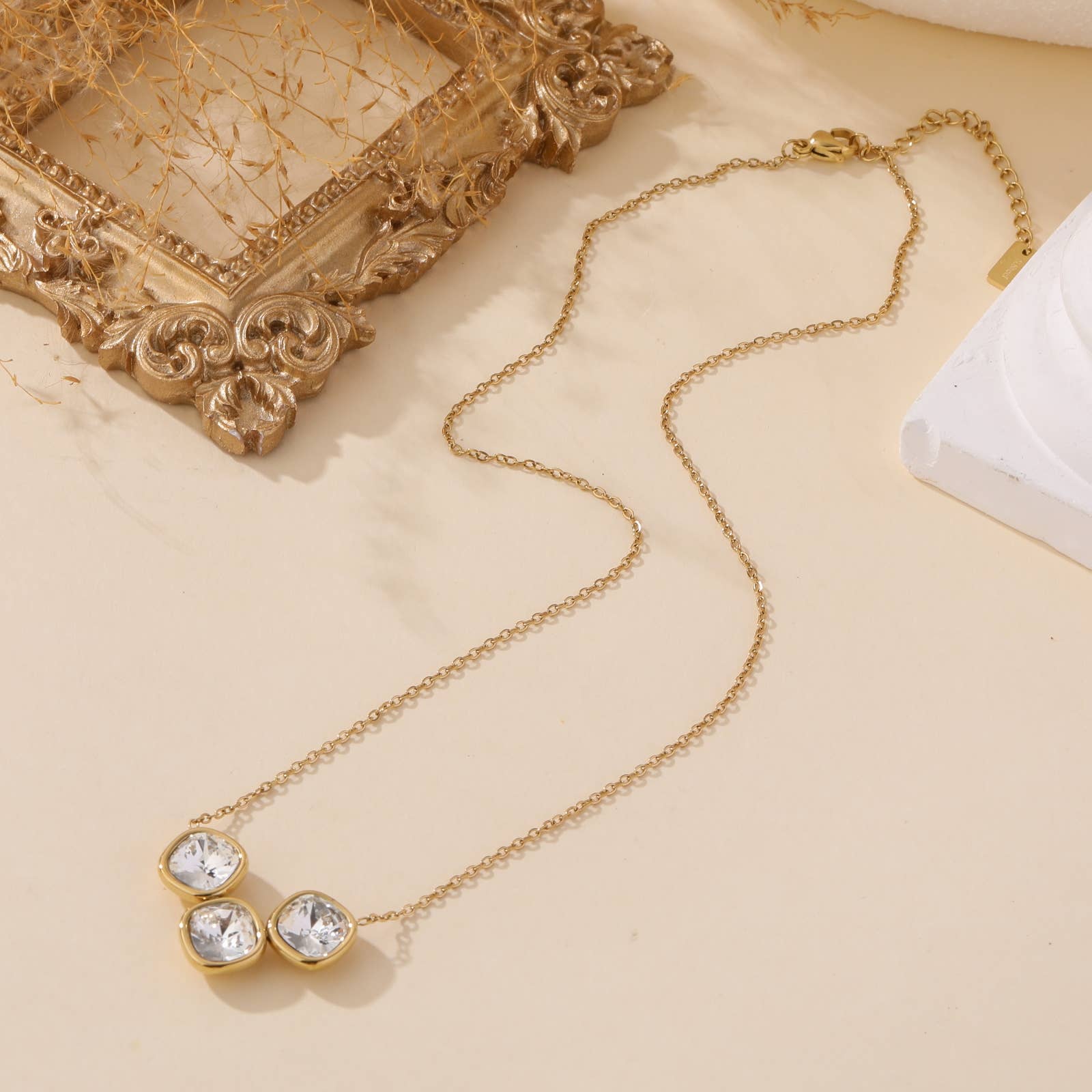 Lovelika – wholesale Kedjehalsband – Halsband - Elise1