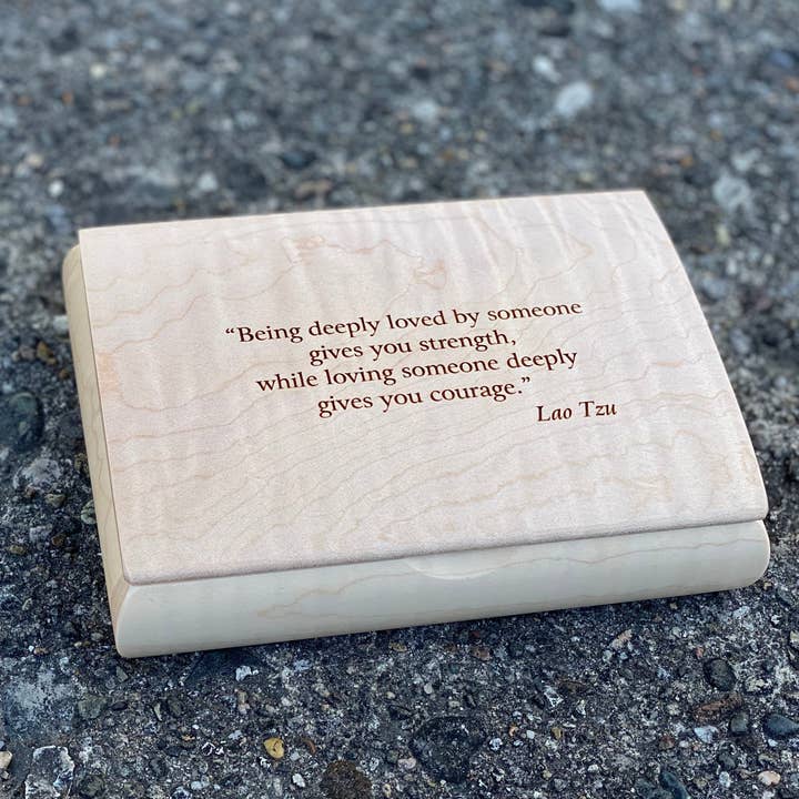 Mikutowski Woodworking - Venta al por mayor Joyero/organizador de joyas - Caja Tranquility de madera grabada con frases superventas41