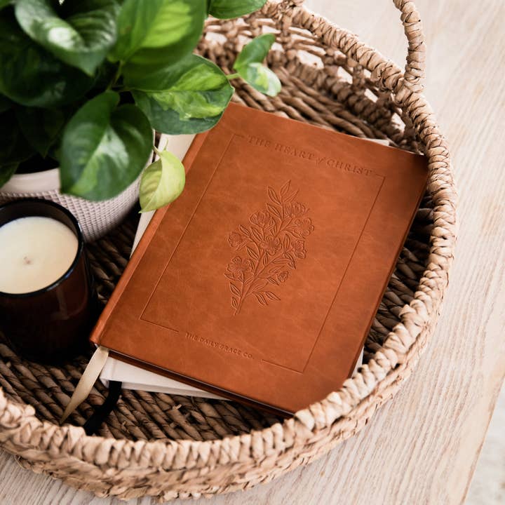 The Daily Grace Co - Wholesale Religion - The Heart of Christ | Lent Companion9