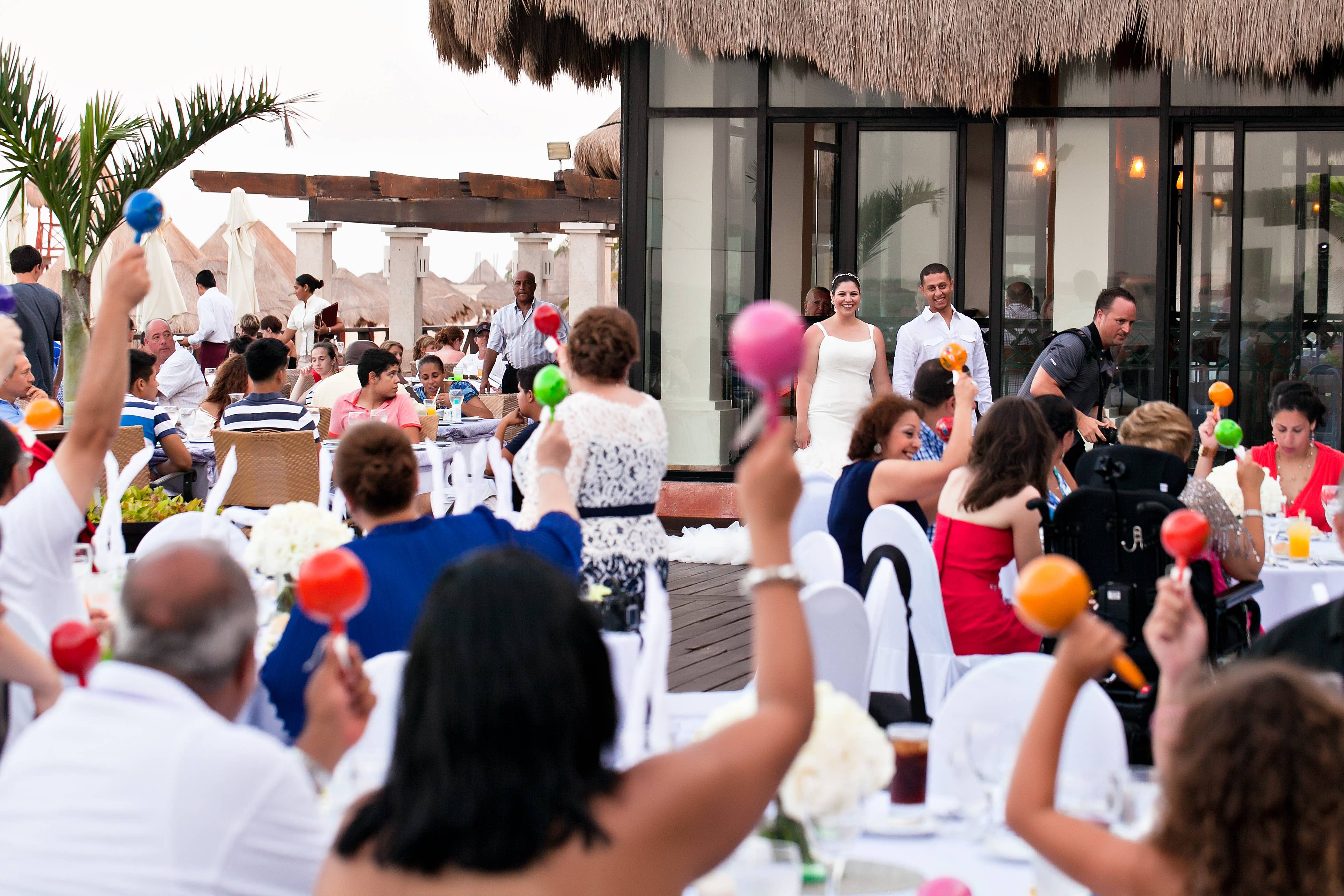 Fiesta Fancies - Vente Cadeaux pour invités - Maracas Fiesta Party Favors peints à la main (1 paire), cadeau de fête16