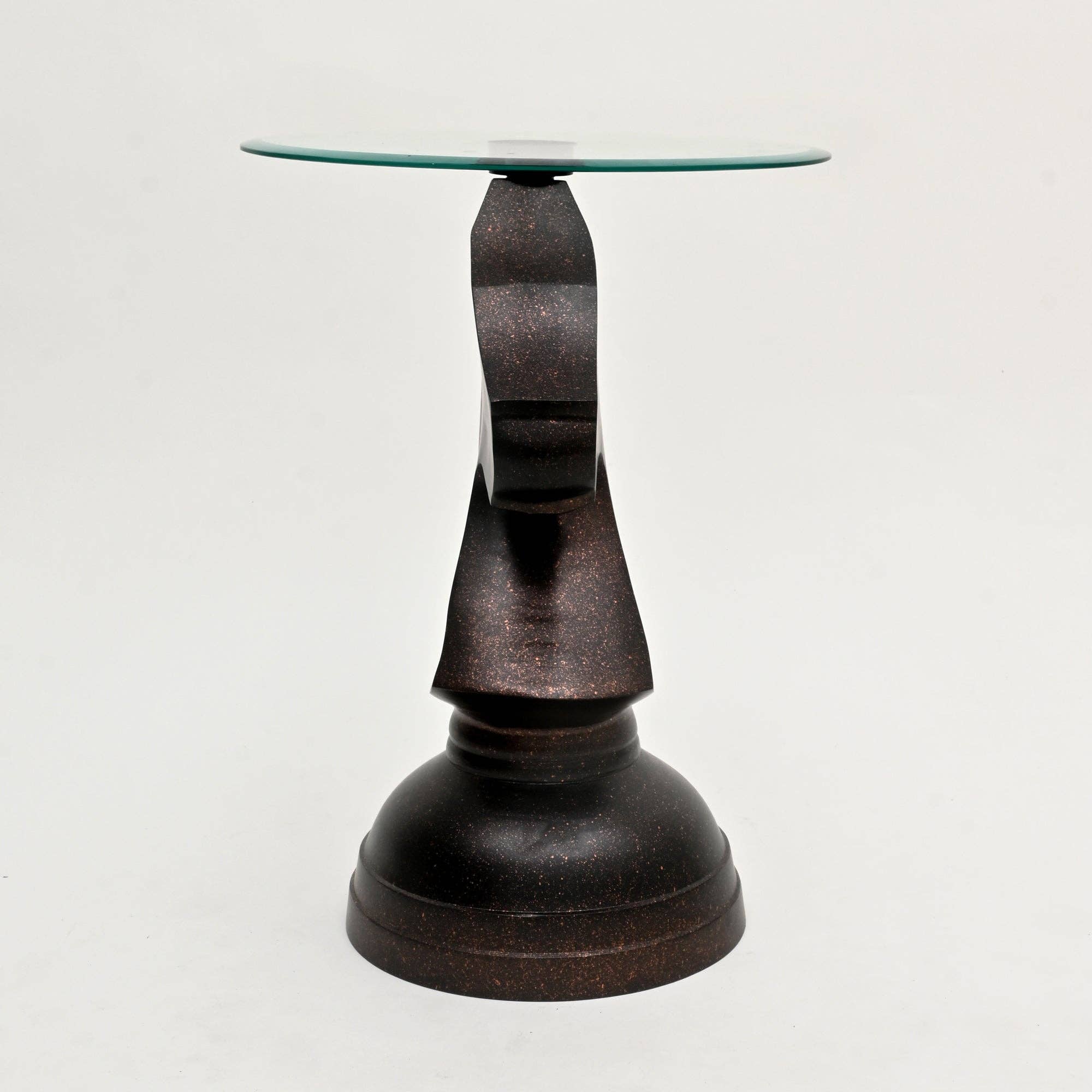 TrenDec – Großhandel Beistelltisch – Akzenttisch | Dekorativer Tisch mit gehämmertem Pferdemotiv | 24"4