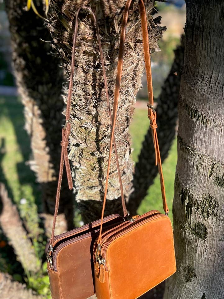 W019-Vintage leather crossbody shoulder bag for wholesale by Roma Leathers, Inc.