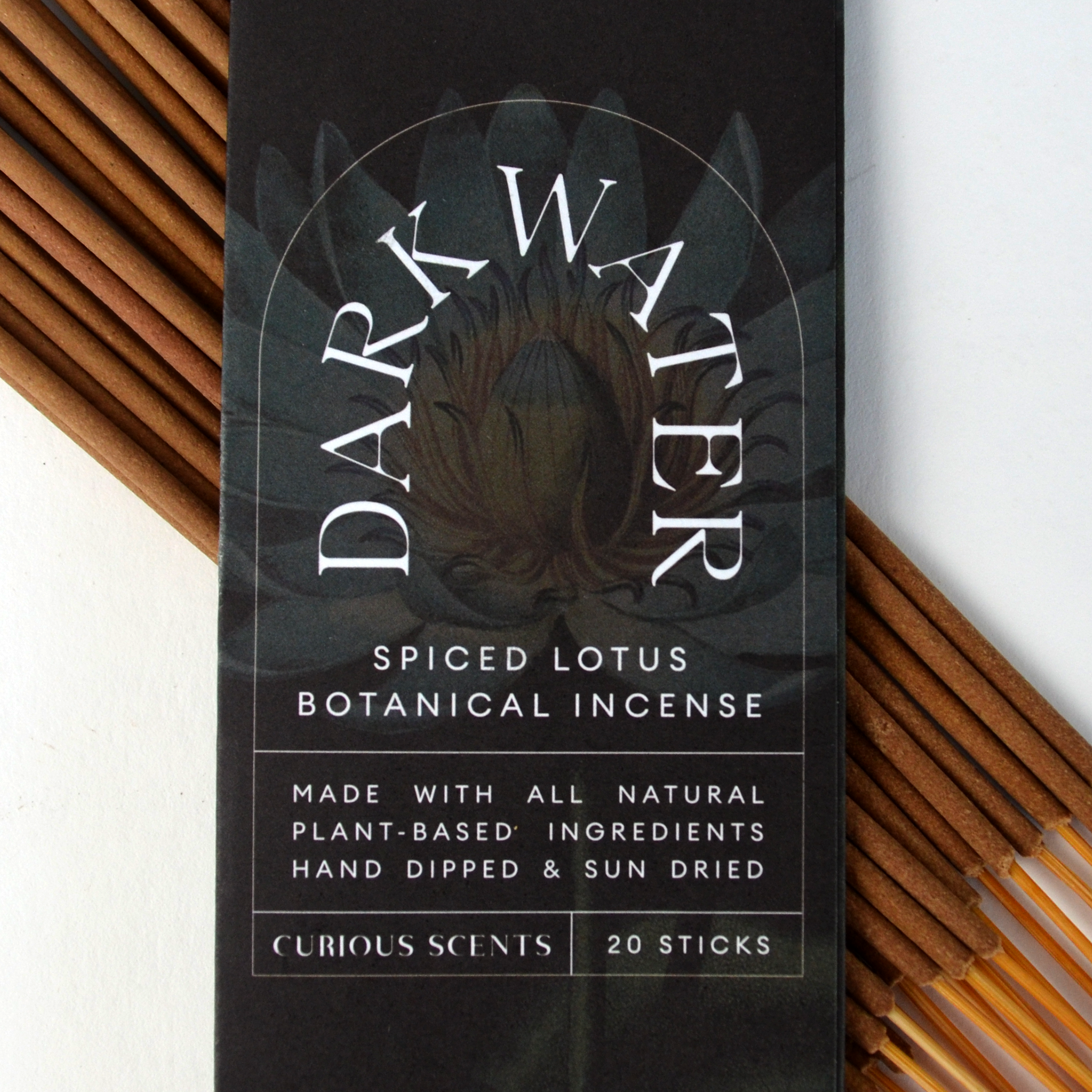 Curious Prints – wholesale Rökelse – Mörkt Vatten Kryddad Lotus Botaniska Helt Naturliga Rökelsepinnar2