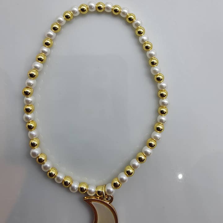 Gemscape UK – wholesale Vristlänk – Pärlstavad fotlänk med måne (guld och benvit) elastik - Smycken