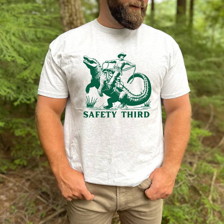 208T2.0 - Wholesale T-Shirt (Graphic) - Unisex - Hilarious Alligator T-shirt, Customizable *UNISEX FIT* 901DT