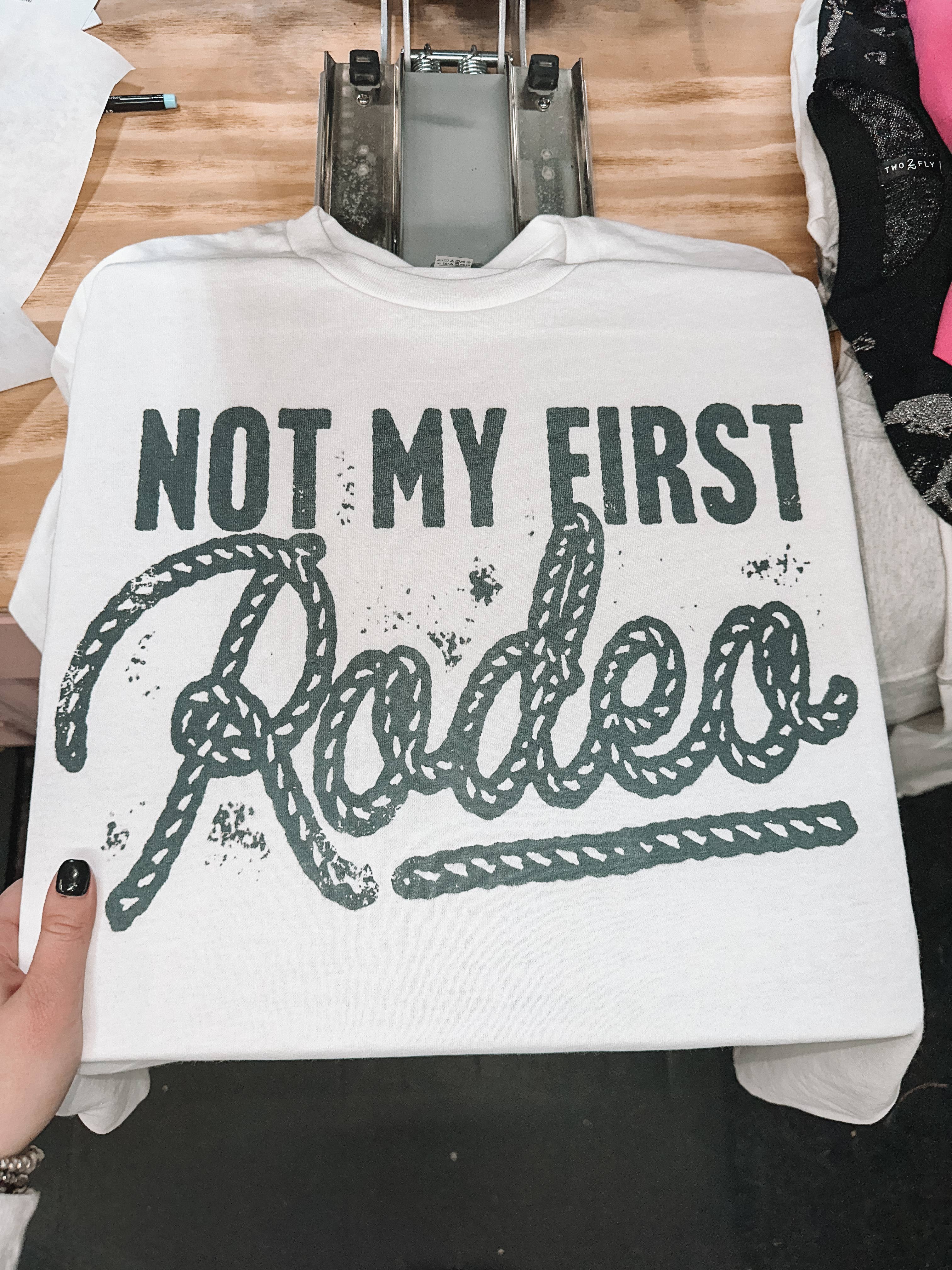 The Walking A – Großhandel T-Shirt mit Siebdruck – Damen – NICHT MEIN ERSTES RODEO2