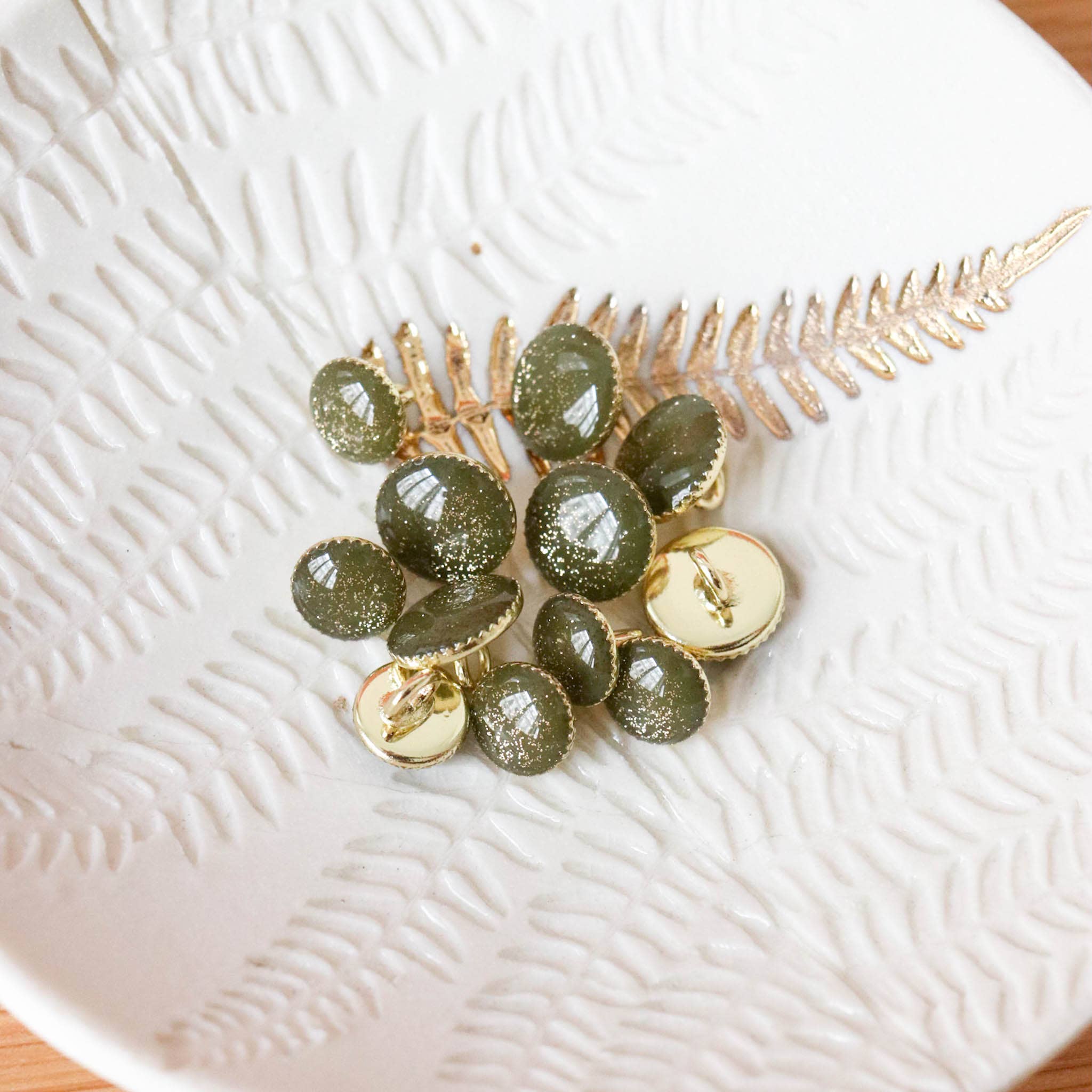 Lise Tailor - Vendita all'ingrosso Bottone a pressione/da cucire - Bottoni a forma di stivaletto con paillettes dorate15