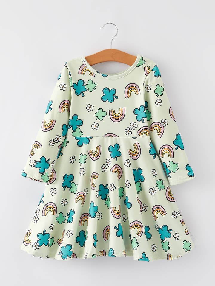 Robe imprimée arc-en-ciel trèfle de la Saint-Patrick pour la vente par Rylee Faith Designs