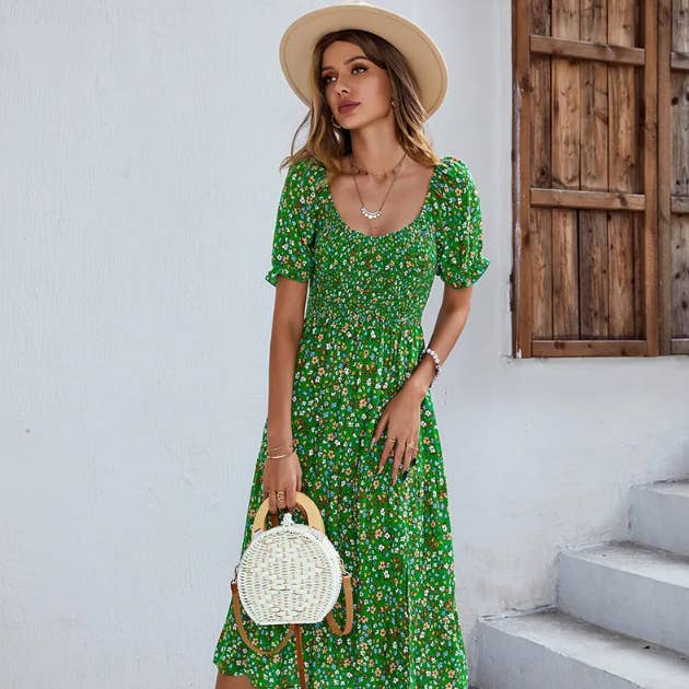 Abito a fiori bohemien con maniche a sbuffo e vita alta con volant per la vendita all'ingrosso da parte di Supreme Fashion