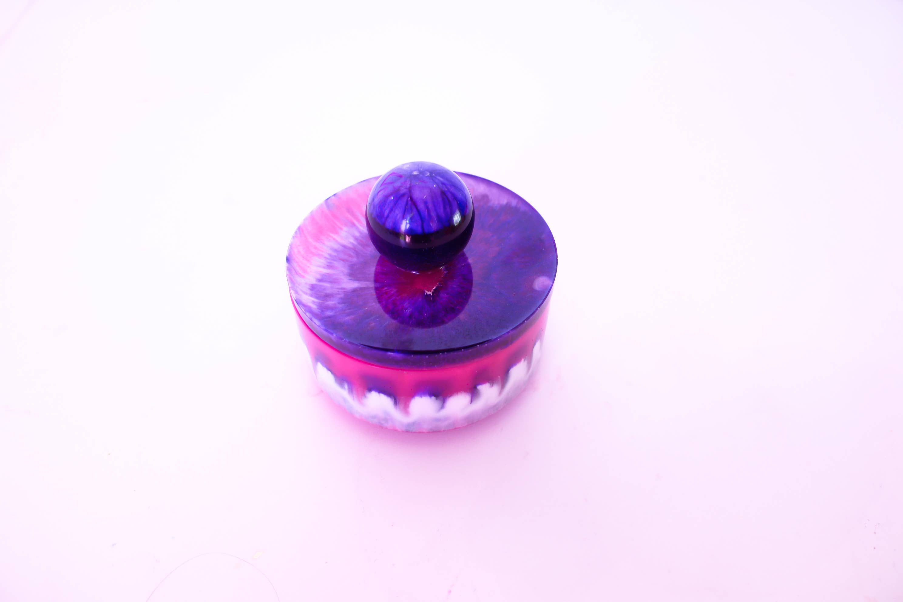 Resin at the Disco - Venta al por mayor Bandejas/platos/boles decorativos - Recipiente Rosie con tapa8