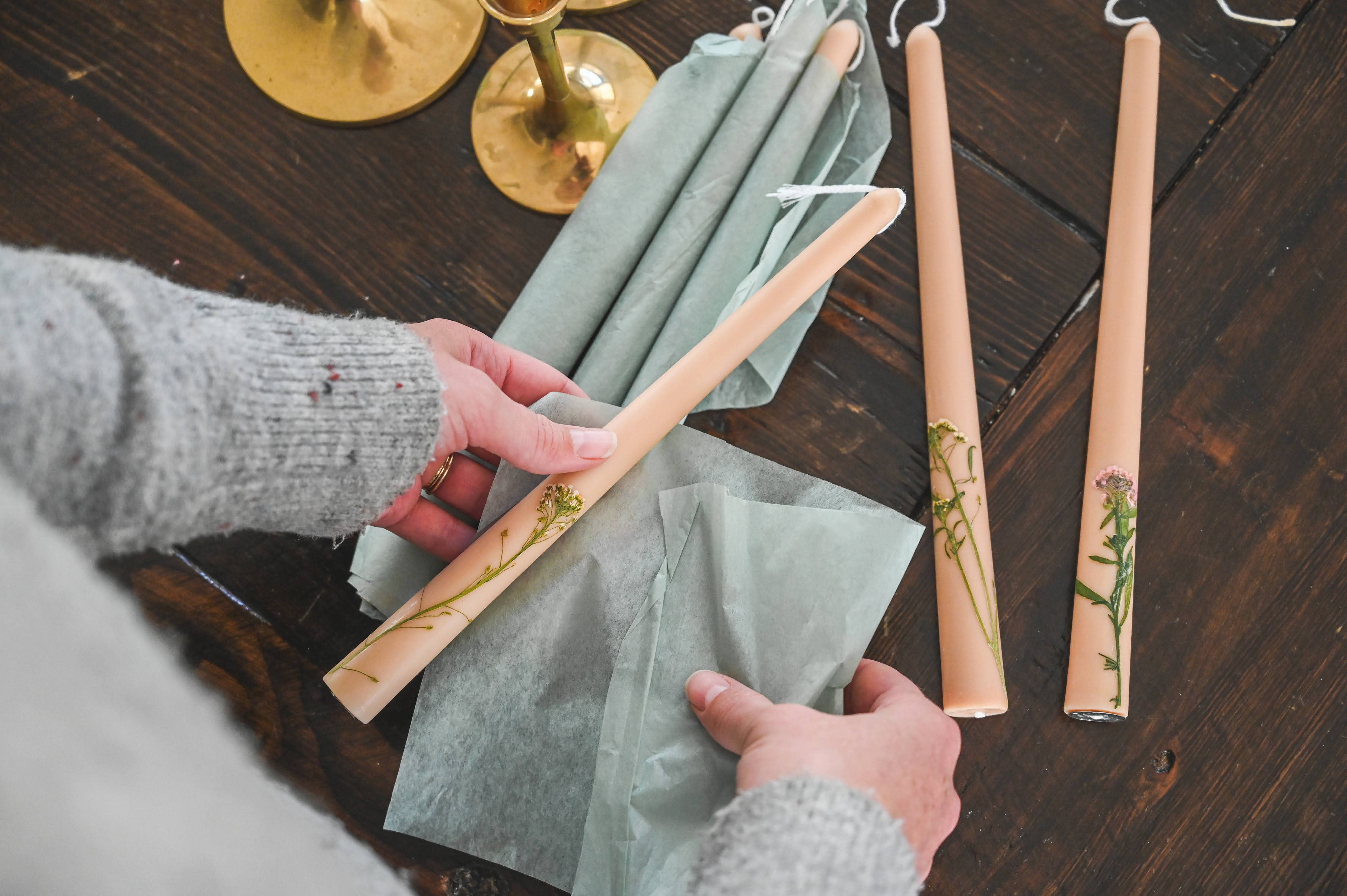 Galley and Fen - Wholesale Taps toelopende kaars/kandelaar - Met bloemen ingelegde taps toelopende kaarsen - Set van 37