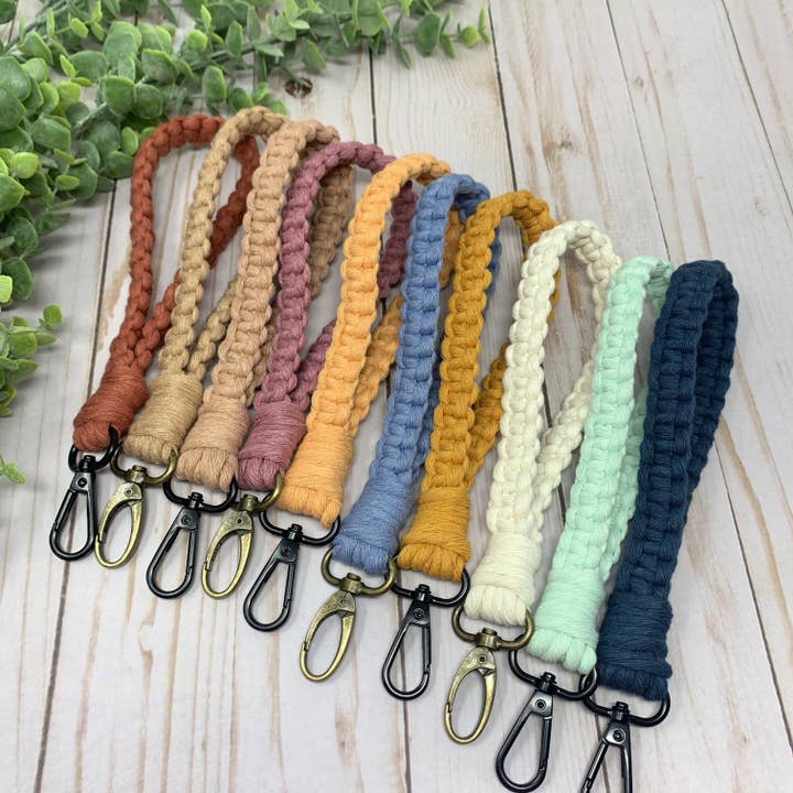 Porte-clés Macramé Wristlet pour la vente par Cozy Rose Collective