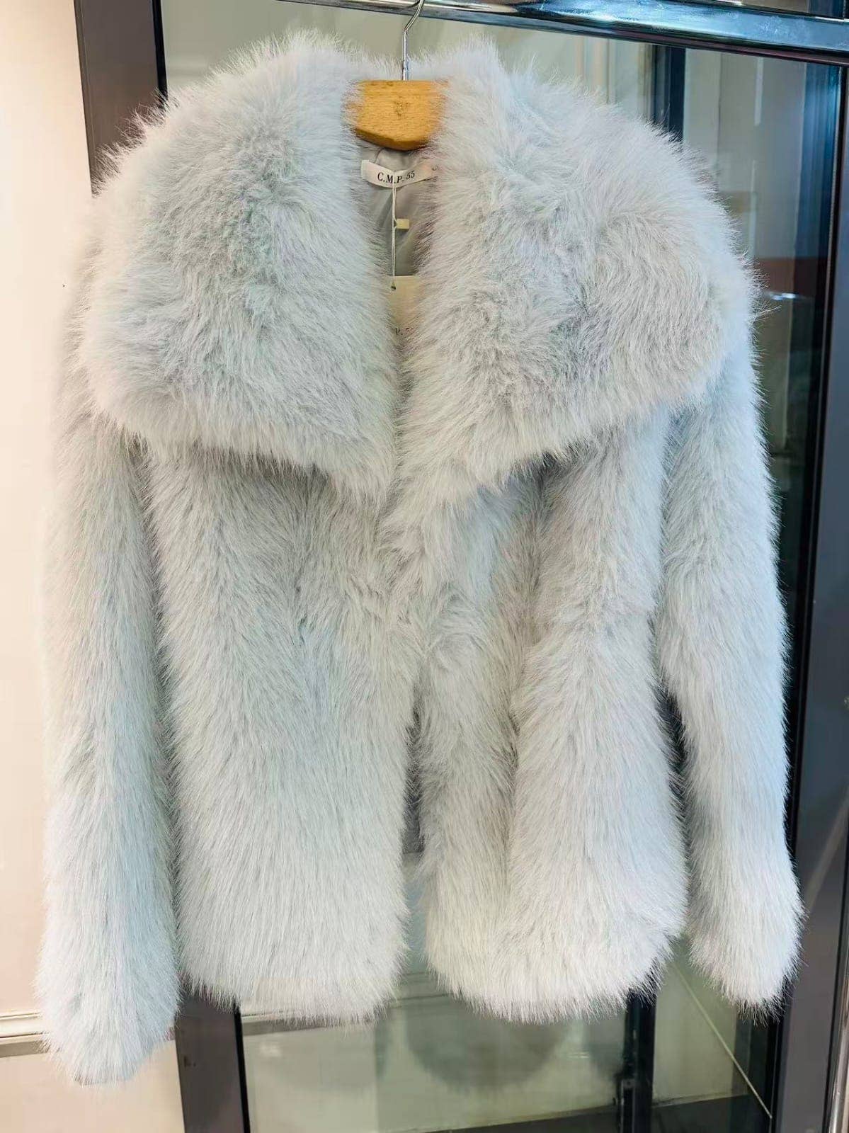 DIX-ONZE – wholesale Fur/faux fur coat – Women's – Short Faux Fur Jacket – Elegance & Softness19