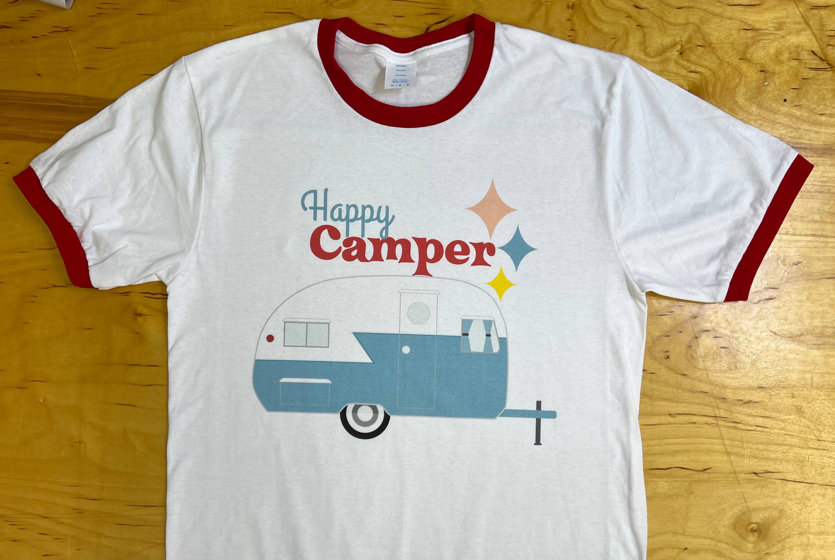 Astro Bettie - Venta al por mayor Camiseta serigrafiada - Mujer - Camiseta Happy Camper roja y blanca3