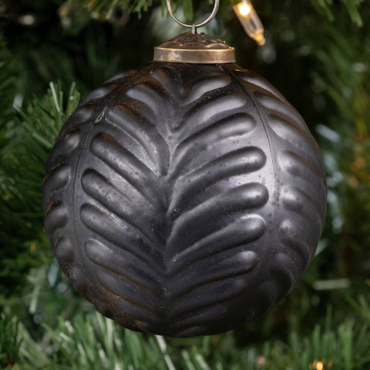 Adorno de kugel de filigrana negra mate de 4" para venta al por mayor de Ragon House