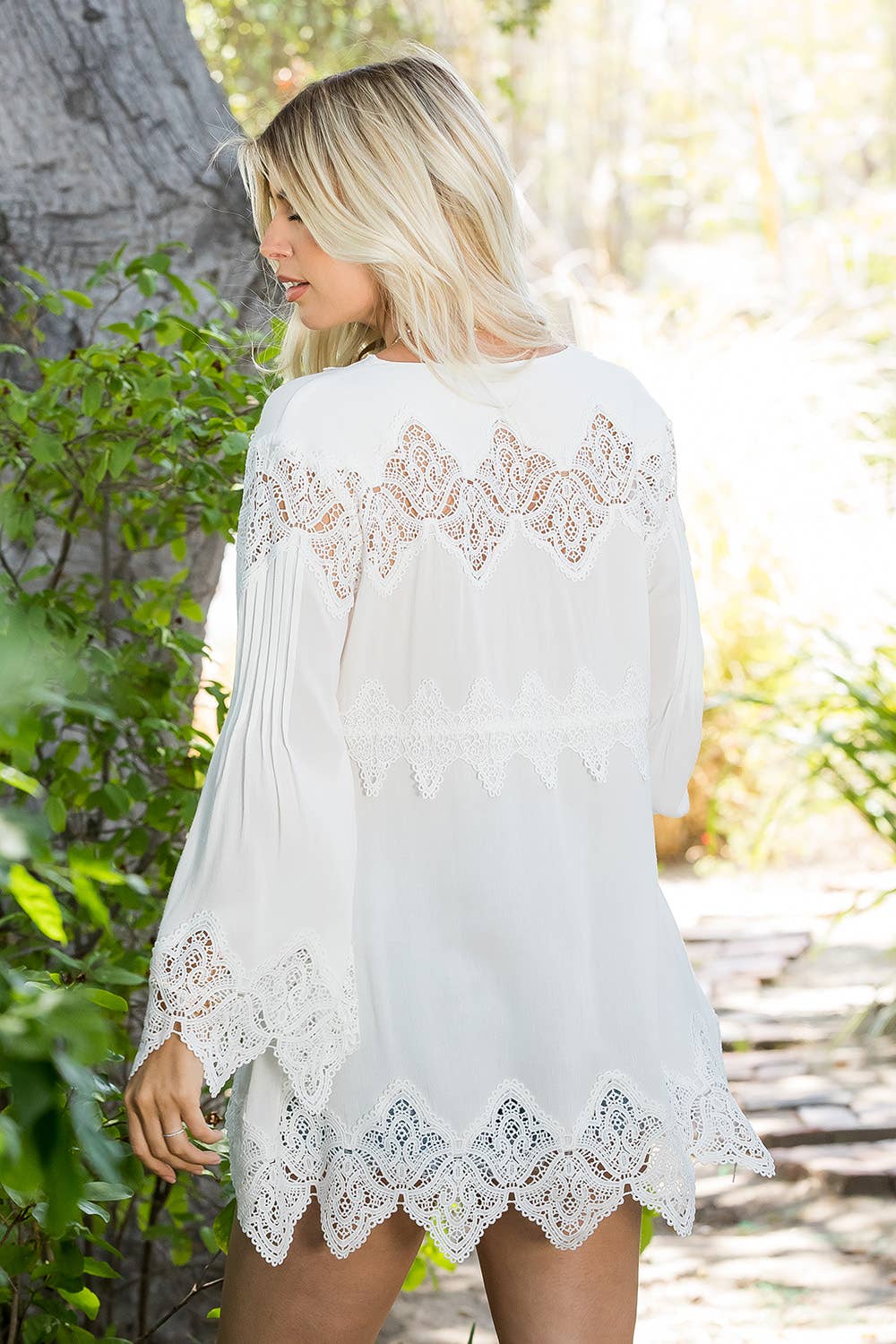 Sweet Lovely by Jen – Engroshandel Bluse - Dame – Bluse med hæklede blonder og klokkeærmer12