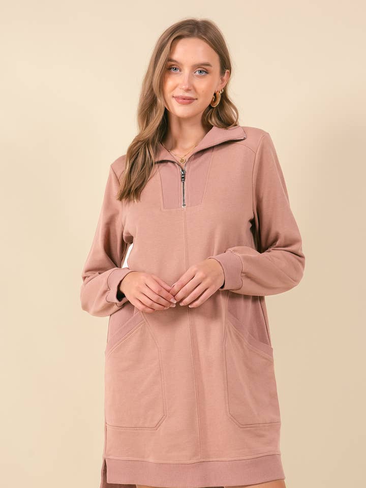 Minivestido de manga larga con cuello en forma de embudo y cremallera en la parte delantera - 27864D para venta al por mayor de Doe and Rae