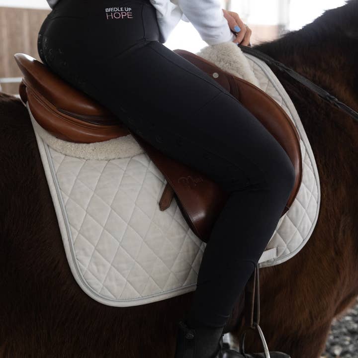 Leggings de Equitación Herradura de la Suerte y otras tendencias de Resultados para accesorios para caballos al por mayor. Devoluciones gratuitas y condiciones de pago a 60 días en Faire en Faire.