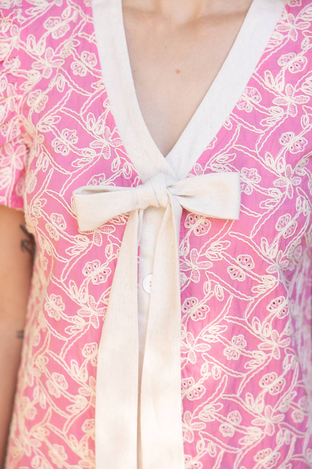 VOY – Vestido - Mulher por atacado – Vestido com mangas babado bordado e fita contrastante10