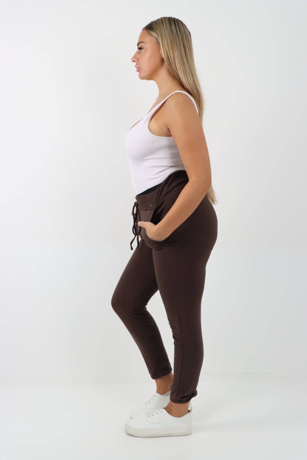 Miss Bold – Großhandel Lounge-Trainingshose/-Jogginghose – Damen – Italienische schlichte Basic-Jogginghose mit Kordelzug48