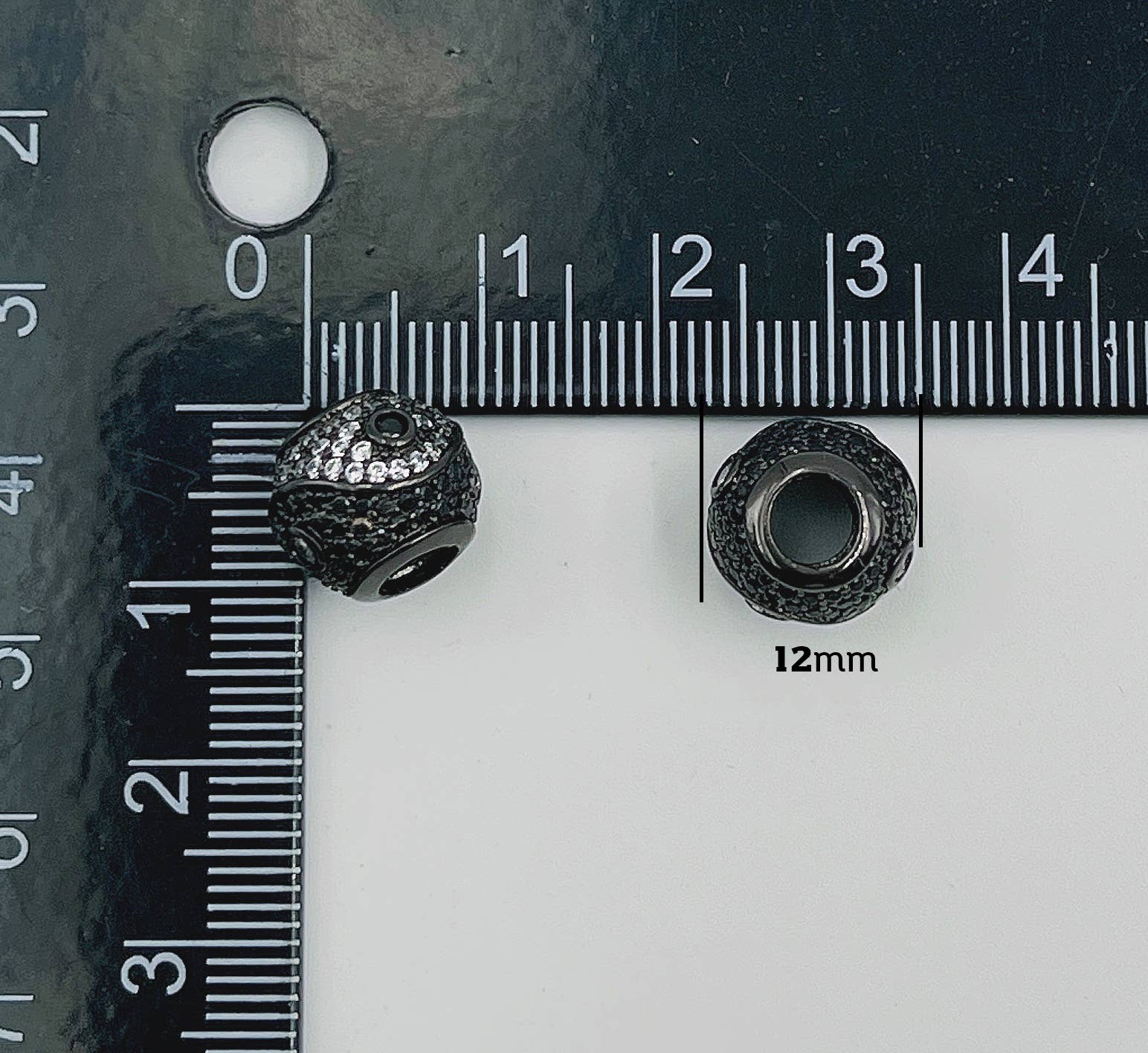 Beads Creation - Vente Clous d'oreille - Perle intercalaire à grands trous Cz Pave Yin et Yang noire BD1301