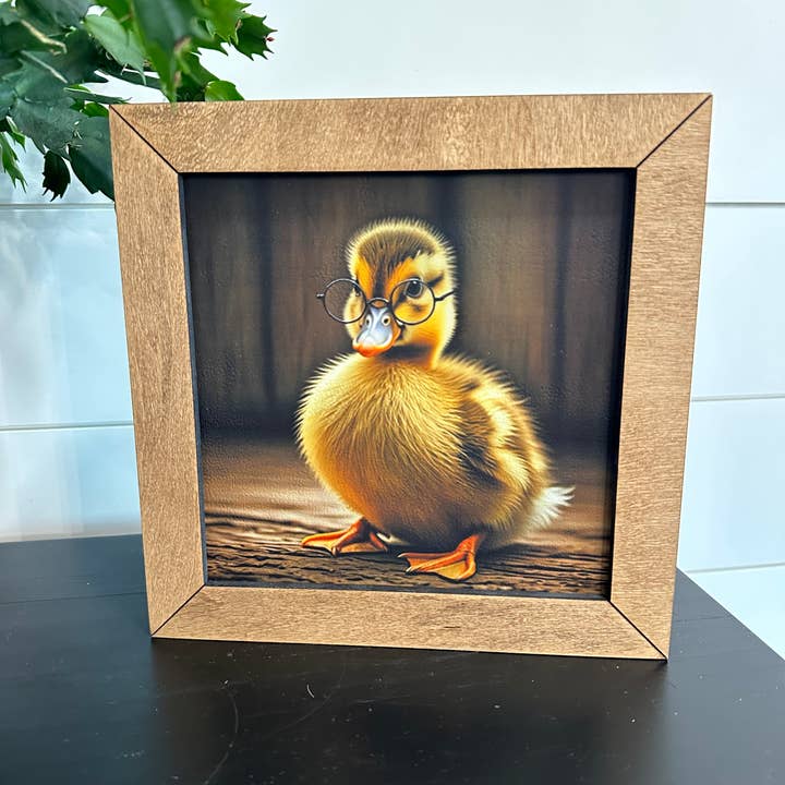 Pato com Óculos em Moldura de 8,5” por atacado de Farmhouse Decor & Co.