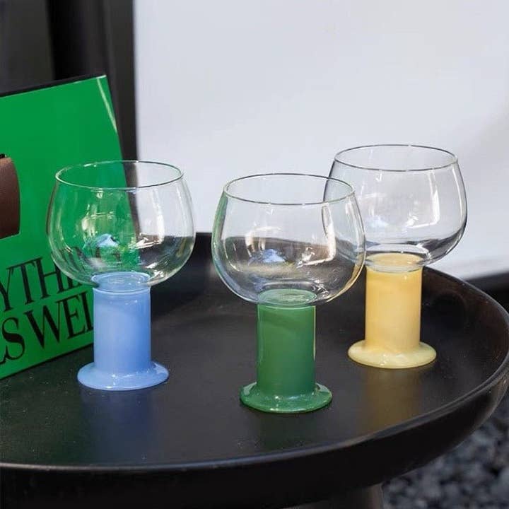 Bicchieri da cocktail da vino colorati paffuti soffiati a mano e ulteriori Risultati per acquisto liquori all'ingrosso. Resi gratuiti e termini di pagamento a 60 giorni su Faire in tendenza su Faire.