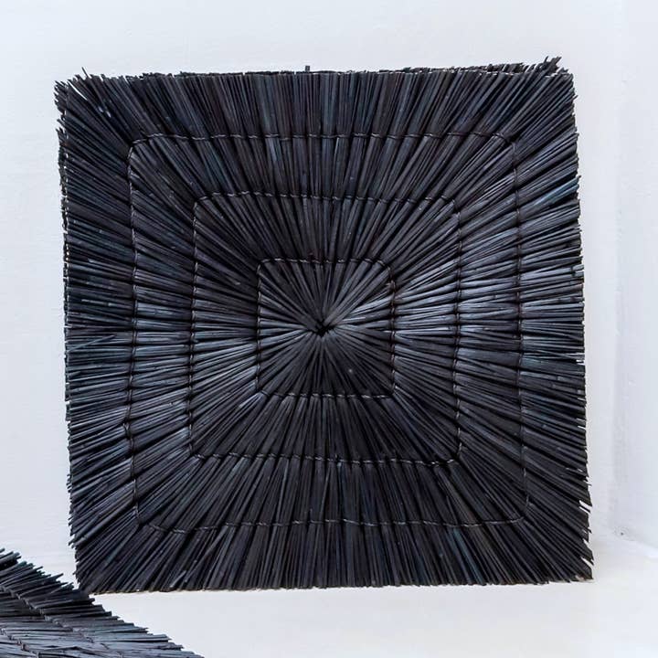 Jogo de 2, 4 ou 6 Sousplats Quadrados de Capim-marinho Preto 36 cm VARNA por atacado de Soeji