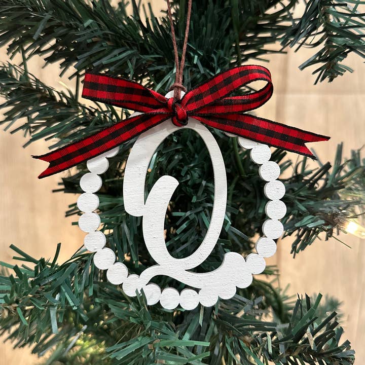 Kammønster Personliggjort Bogstav Q Ornament - Laserindgraveret for engroshandel hos Gifts By Grace