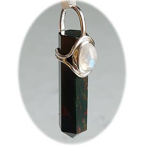 Kristall-Sterling-Anhänger - Granat & Mondstein für den Großhandel von Crystal Earth Sterling