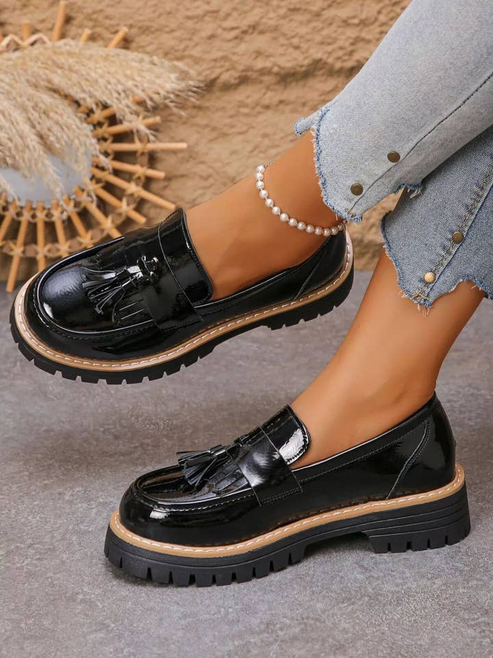ClassiQ - Wholesale Loafers - Women's - Tassel Round Toe Platform Loafers