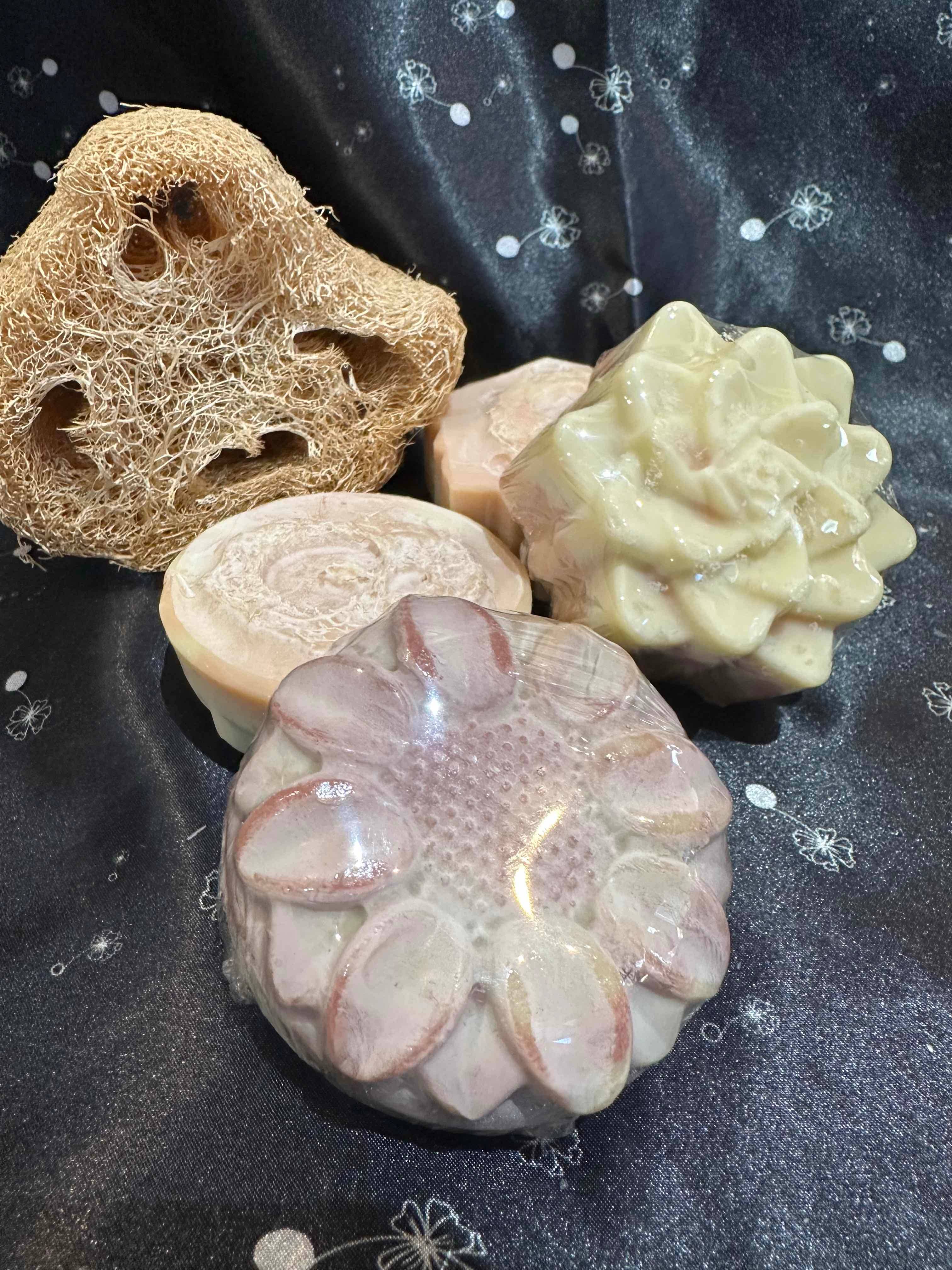 AVIVA TU LLC – wholesale Tvål – Luffatvål (Kaolin/Fransk Rosa Lera)1