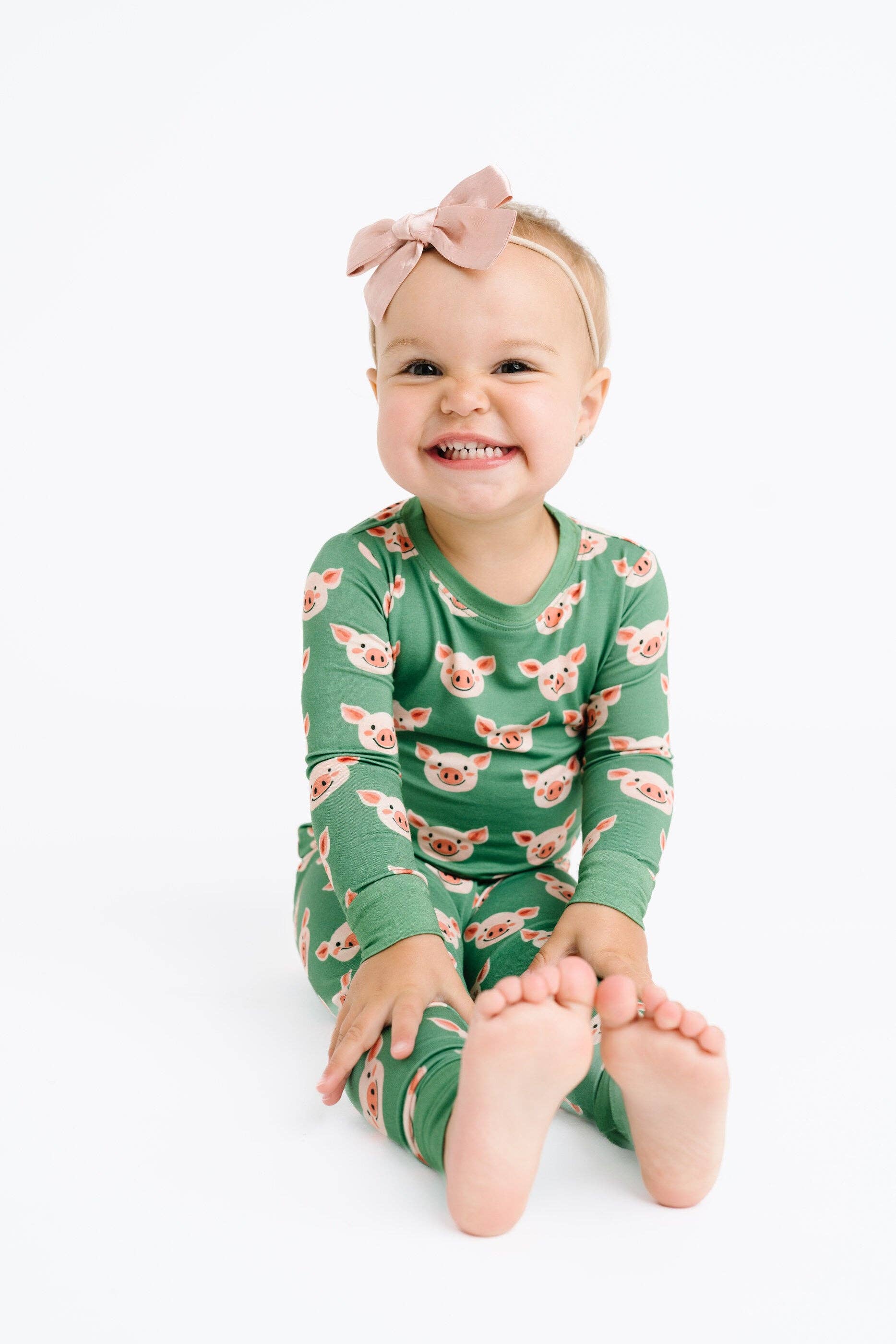 Little One Shop - Wholesale Lounge Set - Kids - Happy Piglets Bamboo Set2