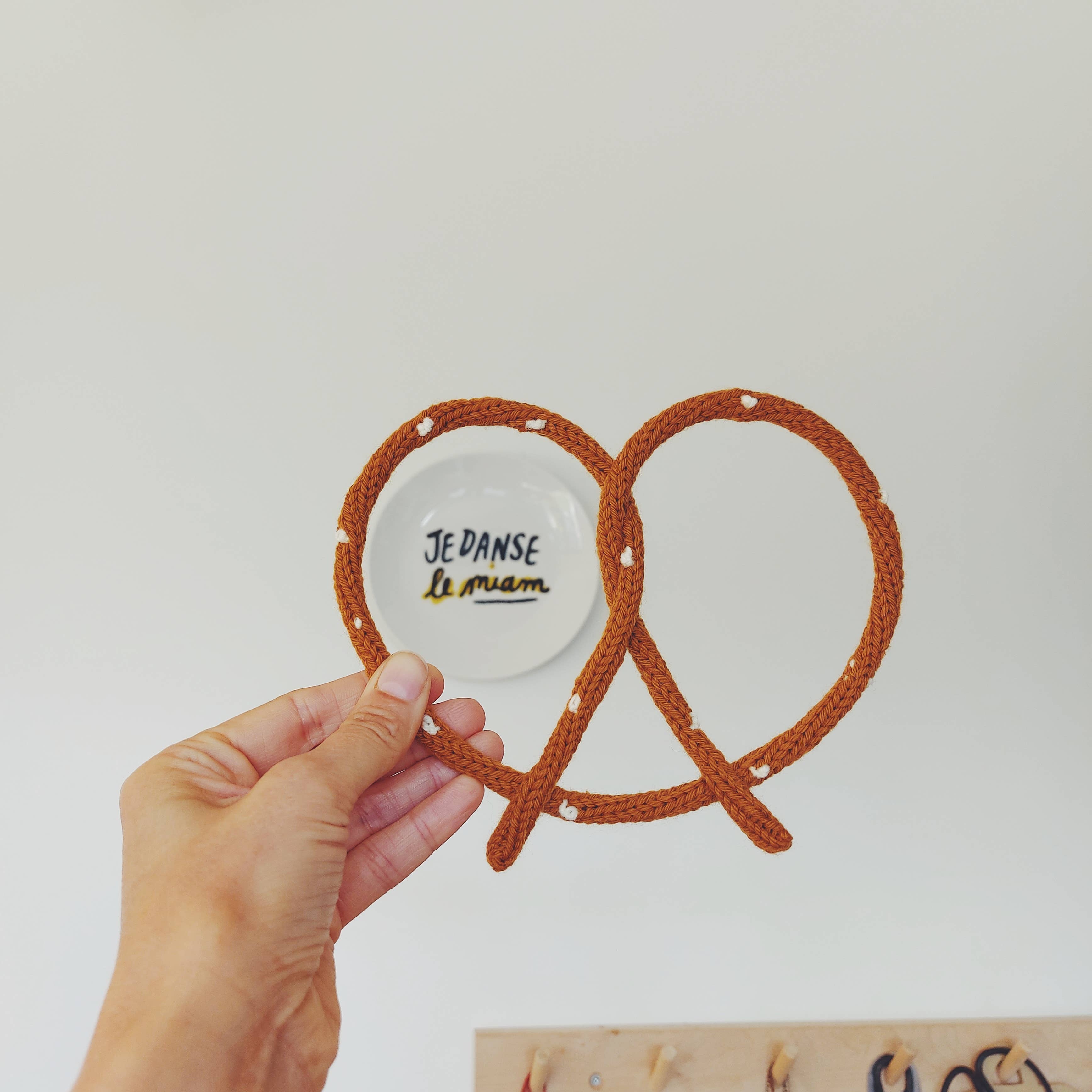 Charlie&June - Wholesale Wall Accent - Knitted Wall Decoration The Pretzel0