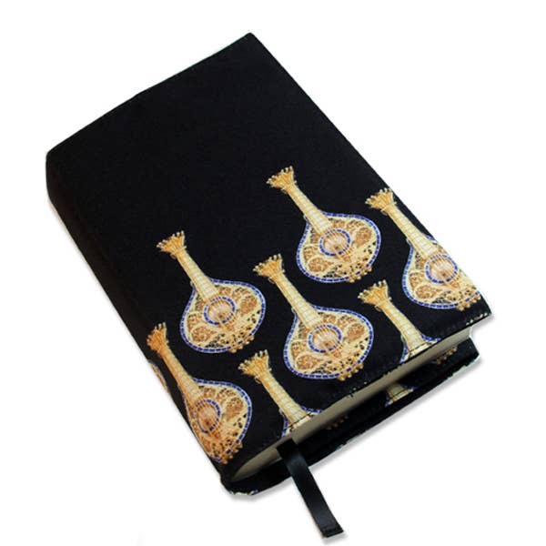 Adjustable cover for Fado books and other Purchase Wholesale funda libro. Free Returns & Net 60 Terms on Faire trending on Faire.