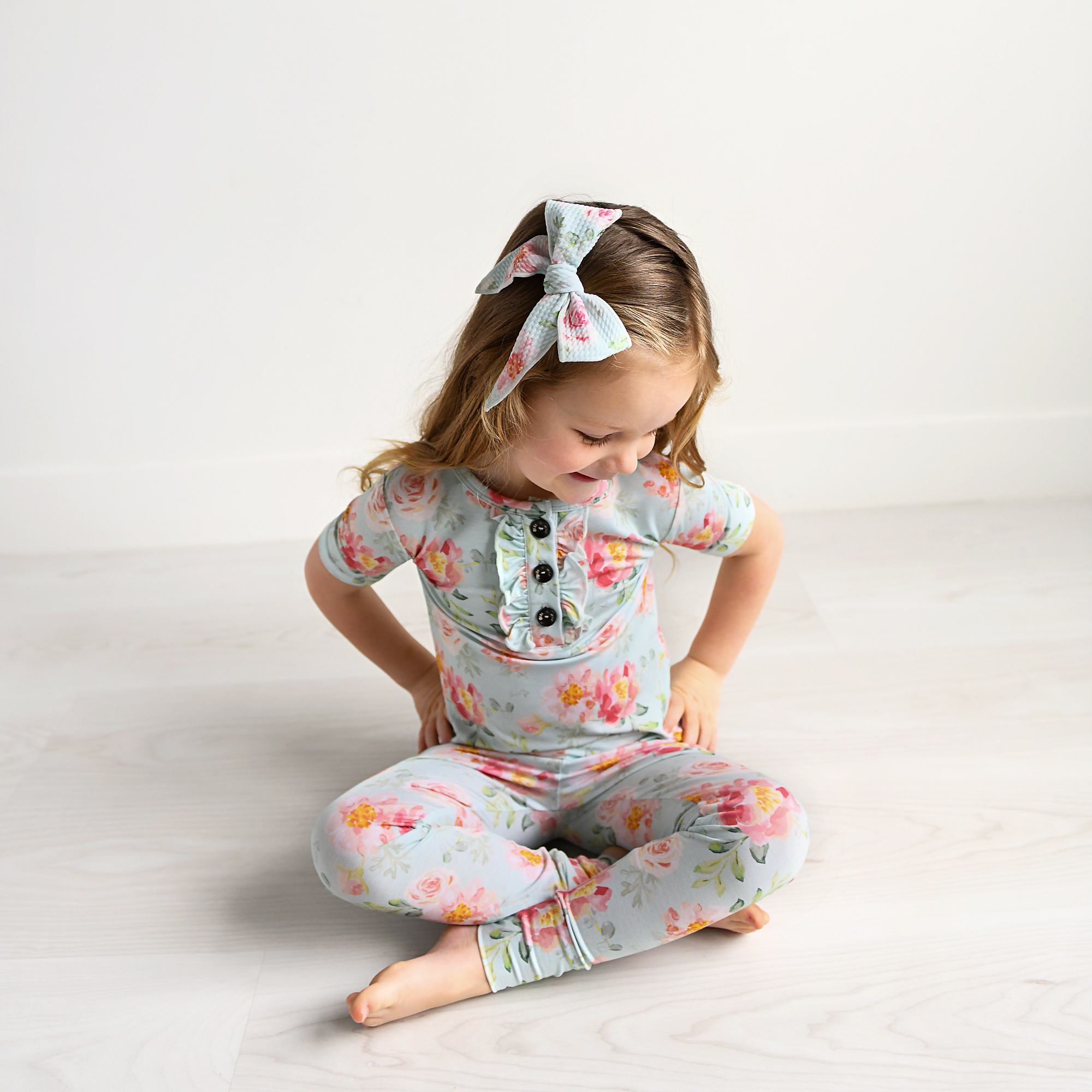 Gigi and Max – Conjunto de pijama - Crianças por atacado – Mae Floral Ruffle Conjunto de Duas Peças de Bambu para Dormir para Crianças Pequenas10