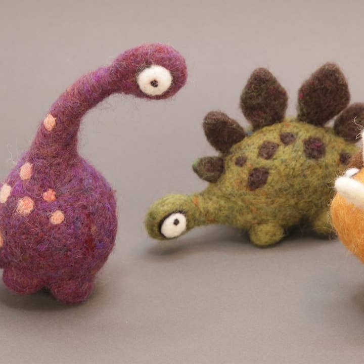Woolbuddy – Engroshandel DIY-hobbysæt – Gør-det-selv nålefiltning dinosaur kit – Lav 4 dino venner4